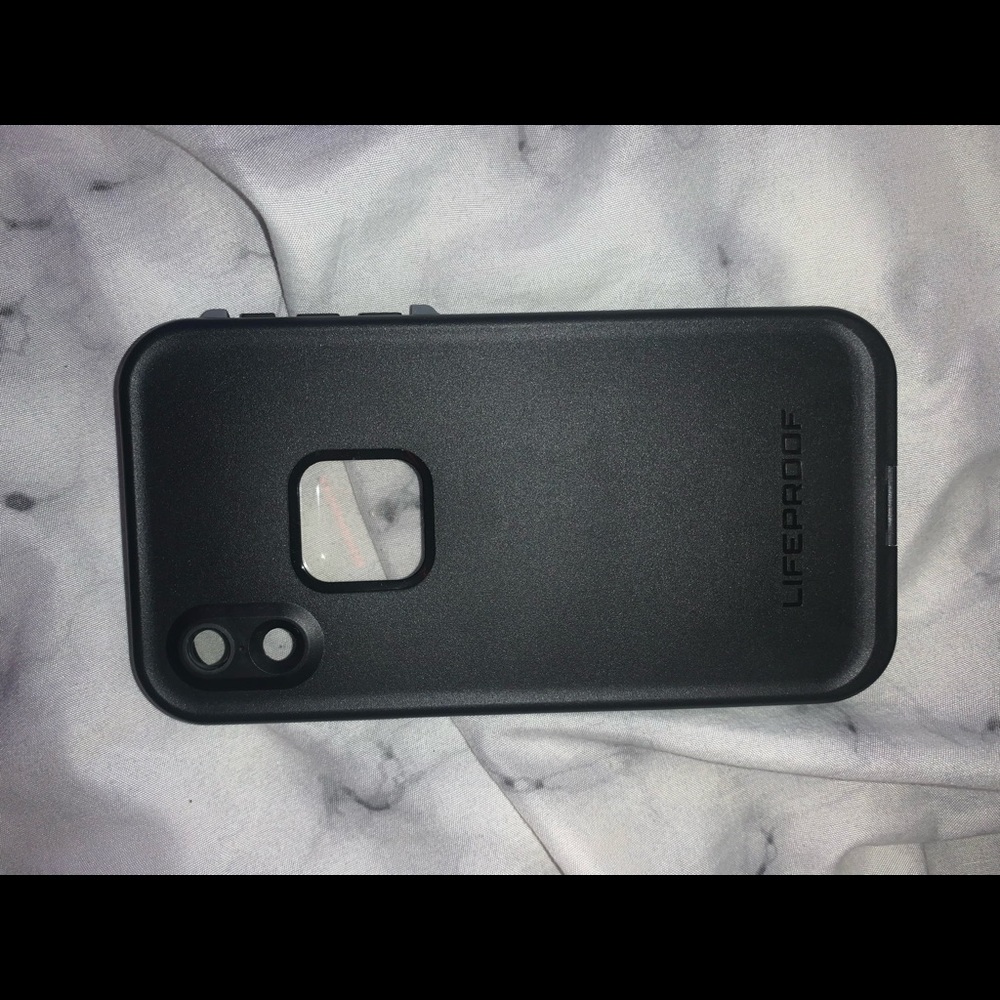 black iphone xr lifeproof case
